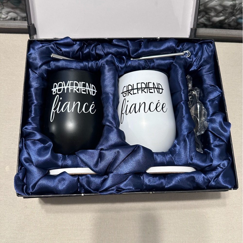 Engagement wine gift set - Brand new